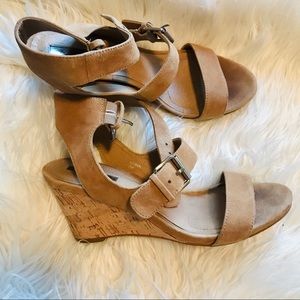 Tahari tan strappy wedges